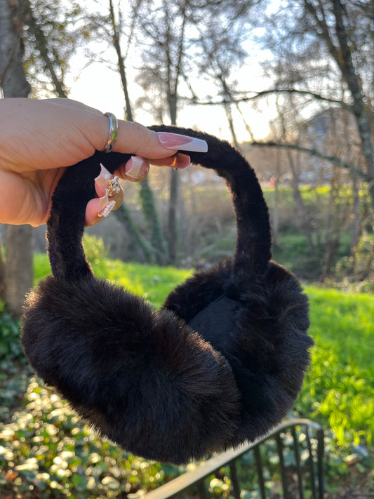 Black retractable earmuffs